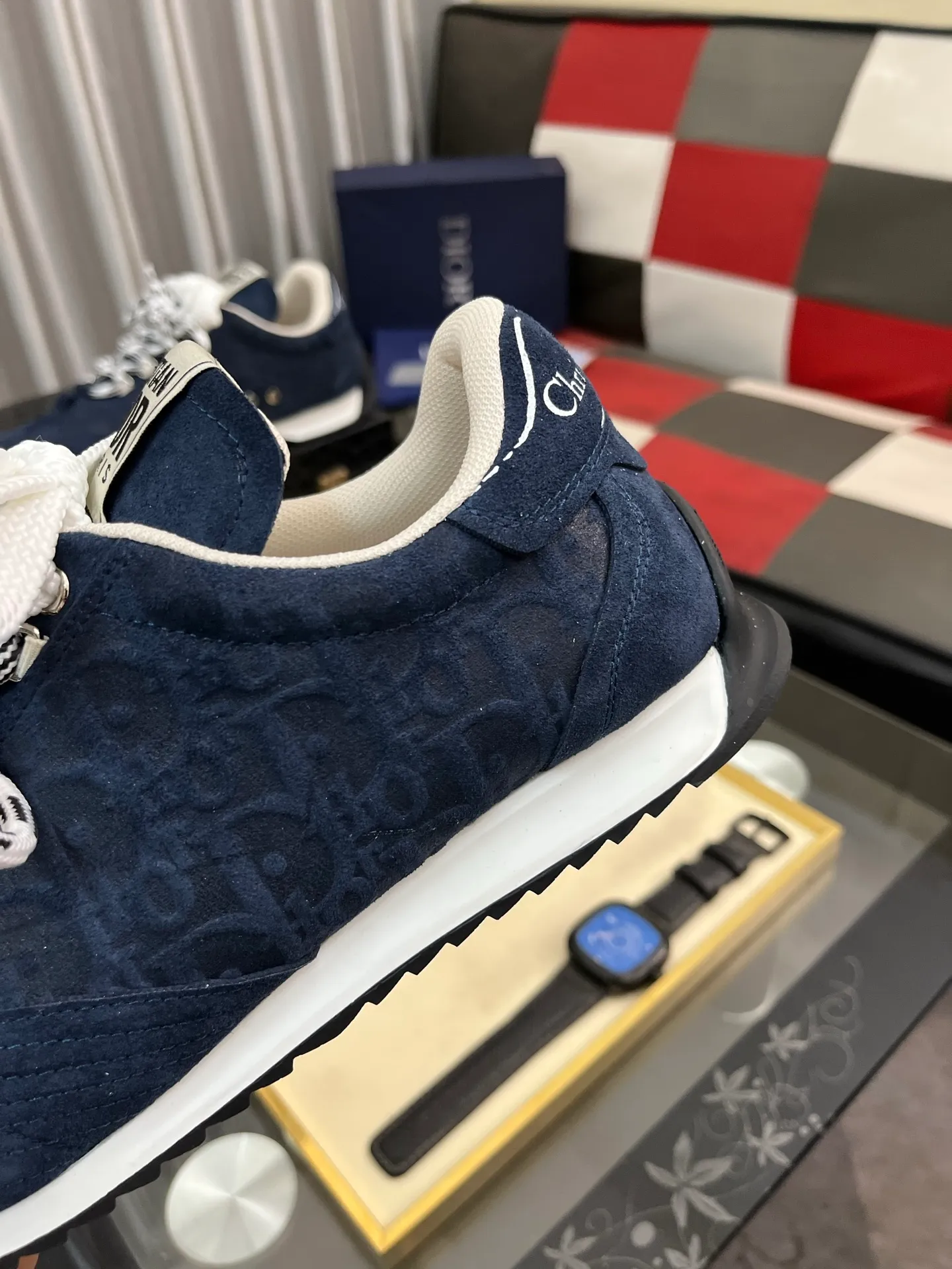 Men's shoes 💰500⌚️⌚️Dior original quality.~ Unique modern style sneakers. 🏃A must-have casual shoe for trendy men😍😍 Original brand imported from Italy, imported original leather, sheep lining (refuses to discolor and grind feet) Sole: Original sole provided by the original factory, French lazy style design ⚠️Fit to the feet, original quality, super comfortable original sole. Just like shooting the real thing 🎬The real thing is better Code number: 38-446️⃣Colors available